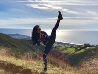 Nicole Scherzinger ze sportowych duchem w górach